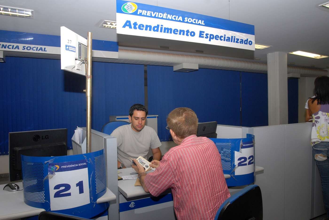 Atendimento em unidade da Previdência Social/INSS (Foto: Elza Fiúza/Agência Brasil, Wikimedia Commons, CC BY 3.0 BR)