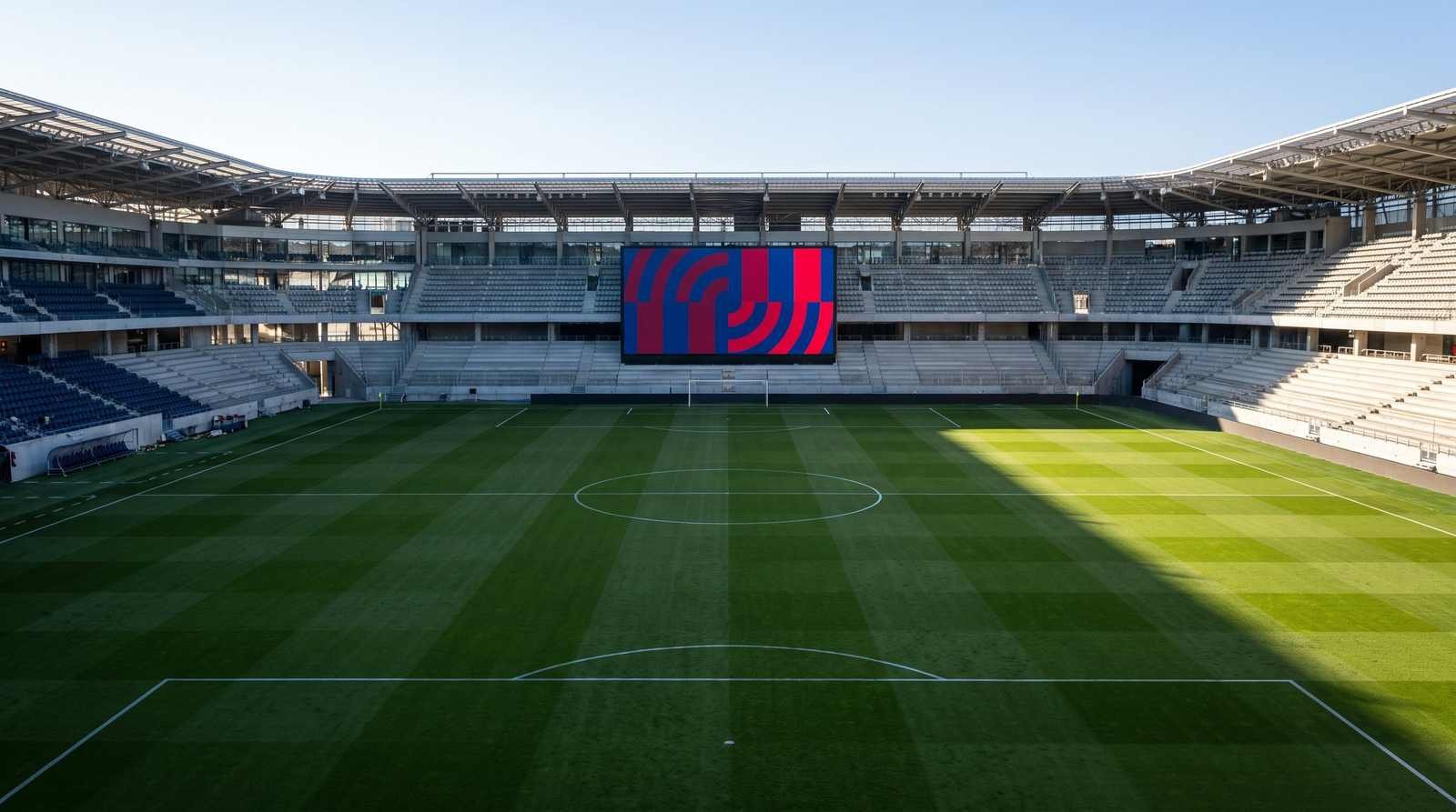 Estádio de futebol vazio sob luz natural, representando o momento de transferência de Gabriel Jesus (imagem ilustrativa)