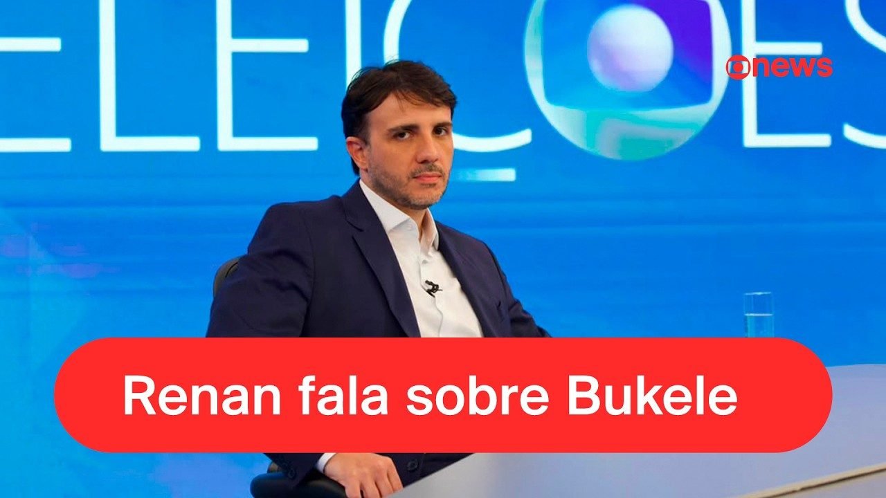 Renan Santos durante entrevista à GloboNews, com letreiro "Eleições" ao fundo