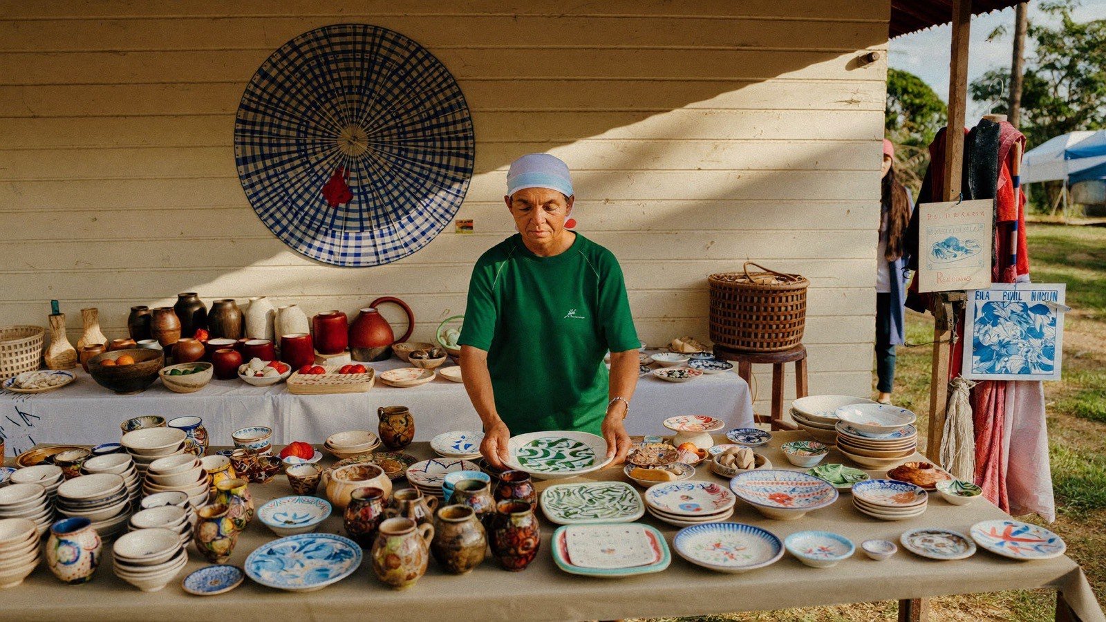 Barraca de artesanato em feira de rua