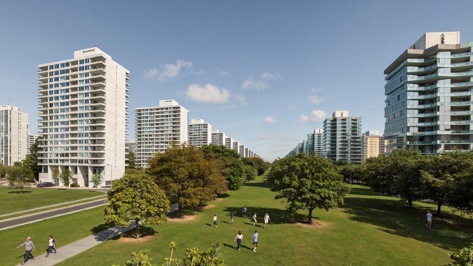 Prédios residenciais e área verde de uma superquadra da Asa Sul, em Brasília