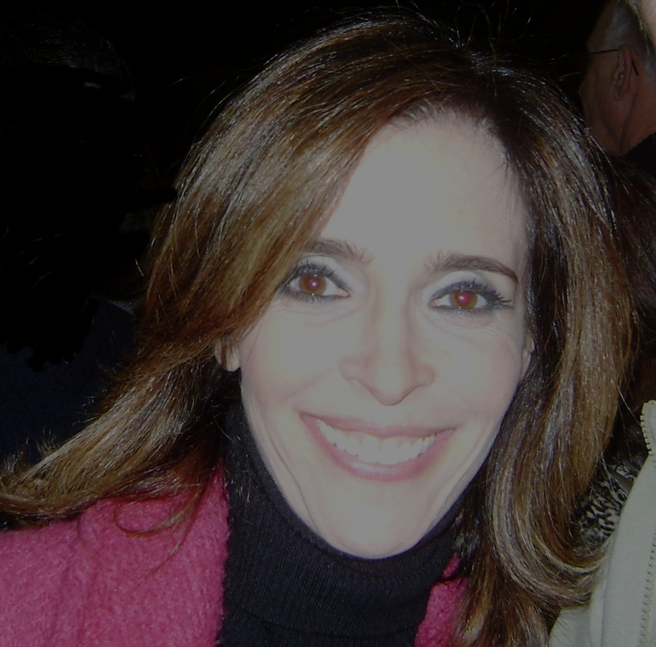 Deborah Evelyn sorrindo em evento (Foto: Braswiki/Wikimedia Commons, CC BY-SA 3.0)