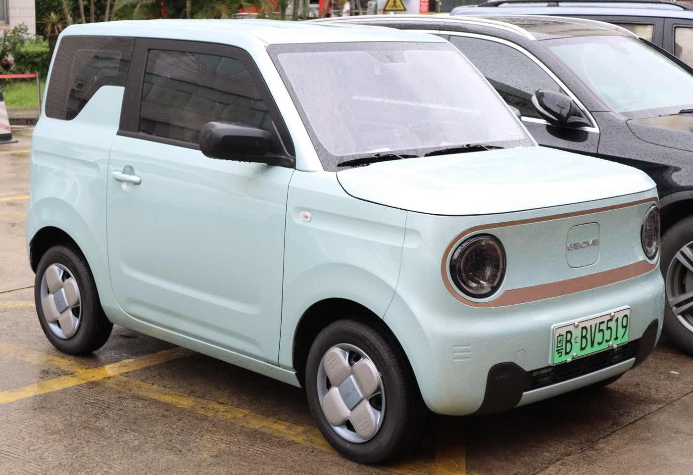Geely Panda Mini EV, pequeno carro elétrico urbano da Geely que compartilha a plataforma do EX2 vendido no Brasil, fotografado na China