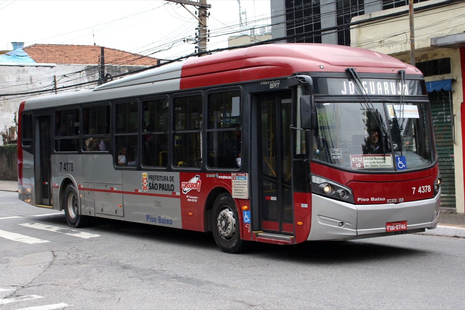 Ônibus do transporte público que atende a região do M’Boi Mirim, na zona sul de São Paulo