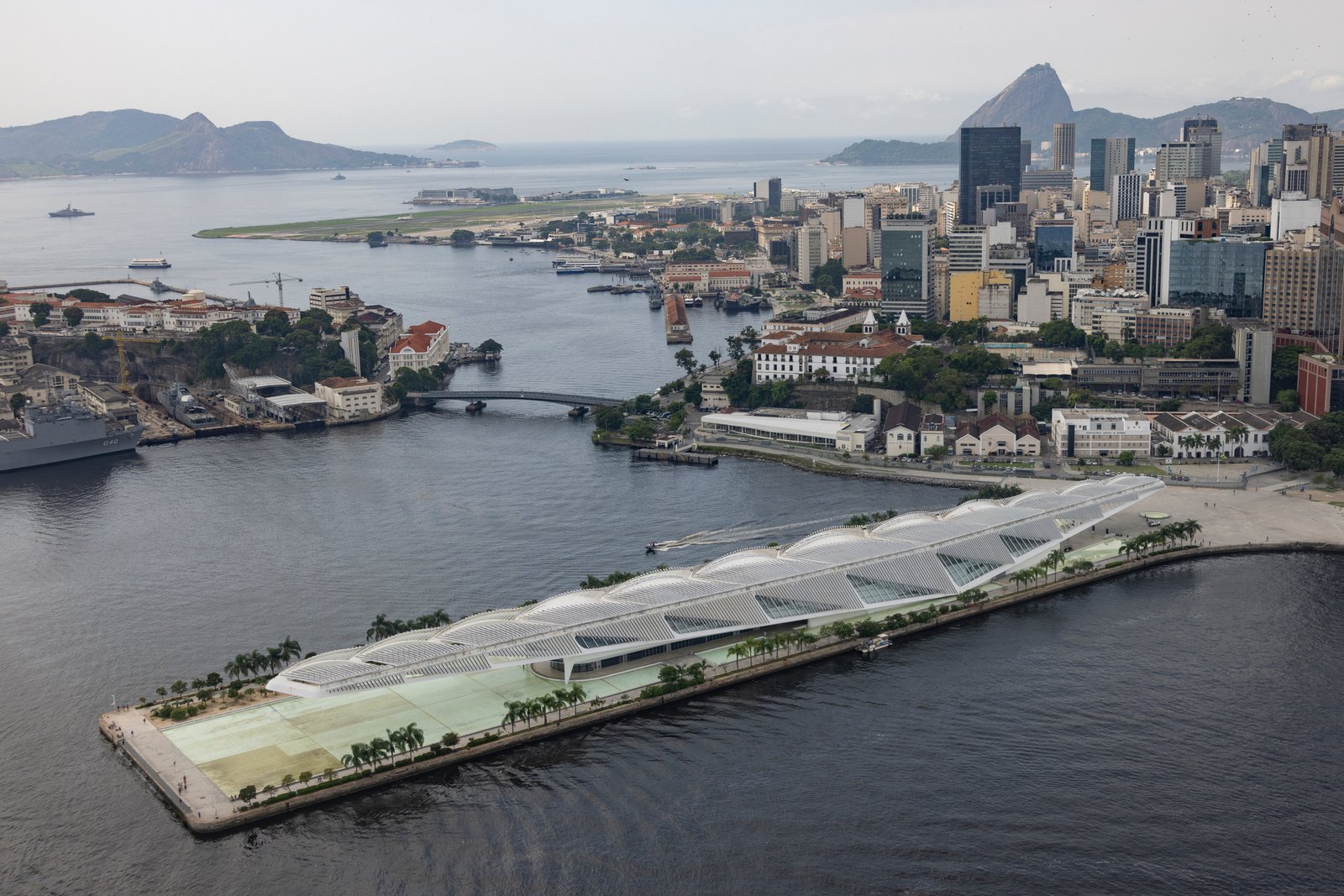 Museu do Amanhã à beira da Baía de Guanabara, Rio de Janeiro (Foto: Arne Müseler/Wikimedia Commons, CC BY-SA 3.0 de)