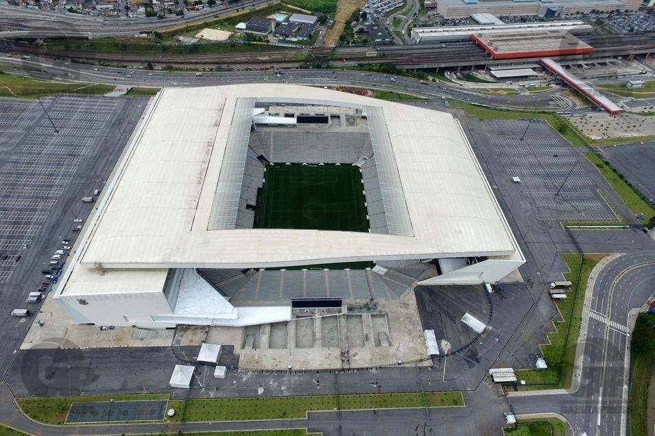 Vista aérea da Neo Química Arena, estádio do Corinthians, em dia claro e ensolarado