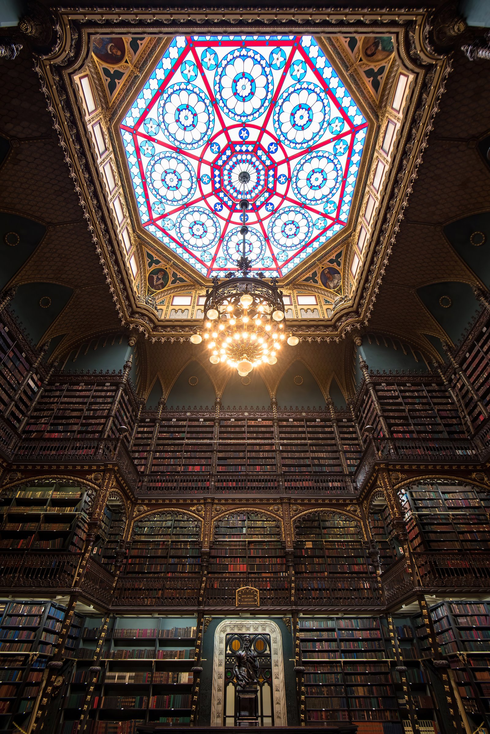 Salão principal do Real Gabinete Português de Leitura, Rio de Janeiro (Foto: Donatas Dabravolskas/Wikimedia Commons, CC BY-SA 4.0)