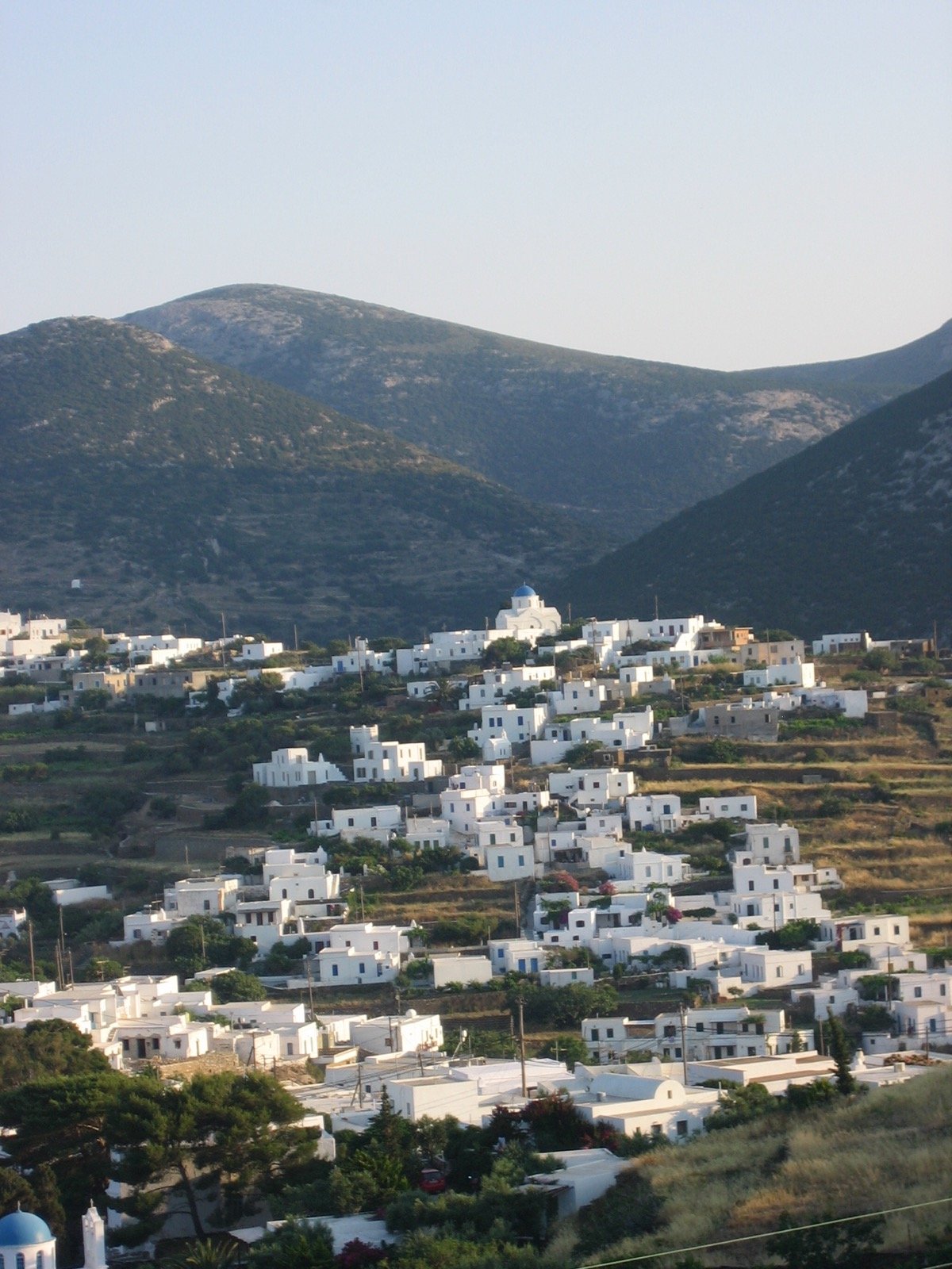 Vista da ilha grega de Sifnos, onde ocorreu o acidente (Foto: Wikimedia Commons, domínio público)