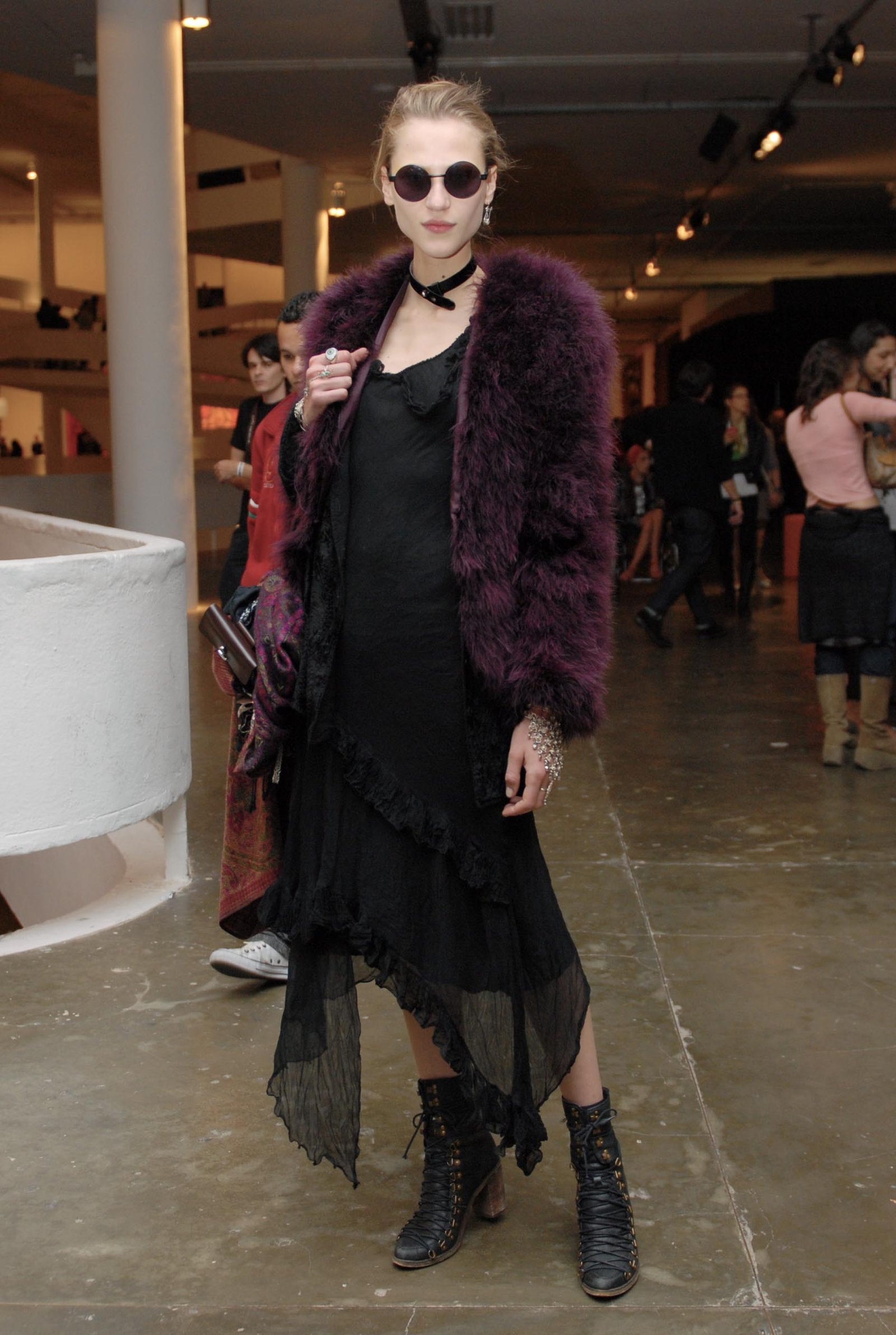 Modelo em corredor durante a São Paulo Fashion Week (Foto: Marcos Madi/Wikimedia Commons, CC BY 2.0)
